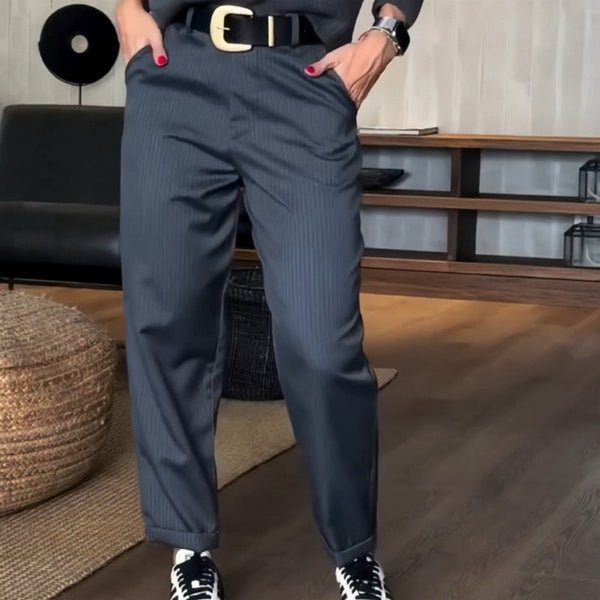 Mathilda | Elegante, figurschmeichelnde hose mit streifen bundle - CharvèreMathilda | Elegante, figurschmeichelnde hose mit streifen bundle